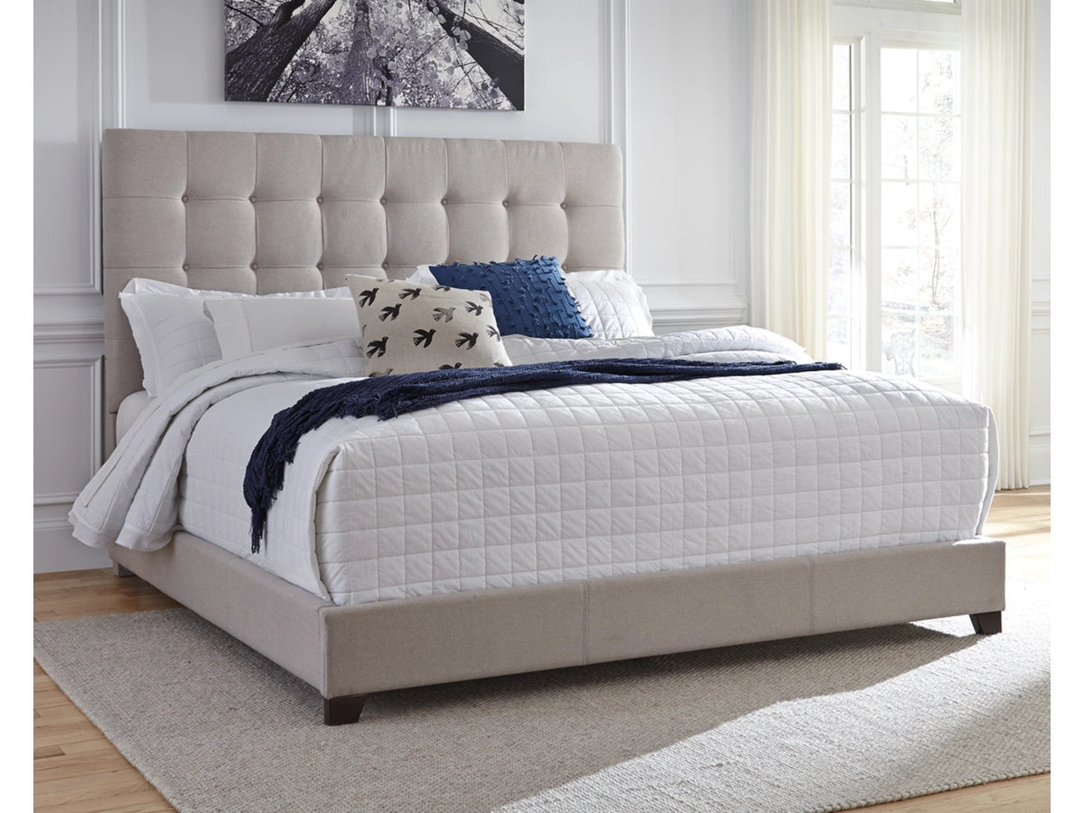 Dolante Queen Upholstered Bed