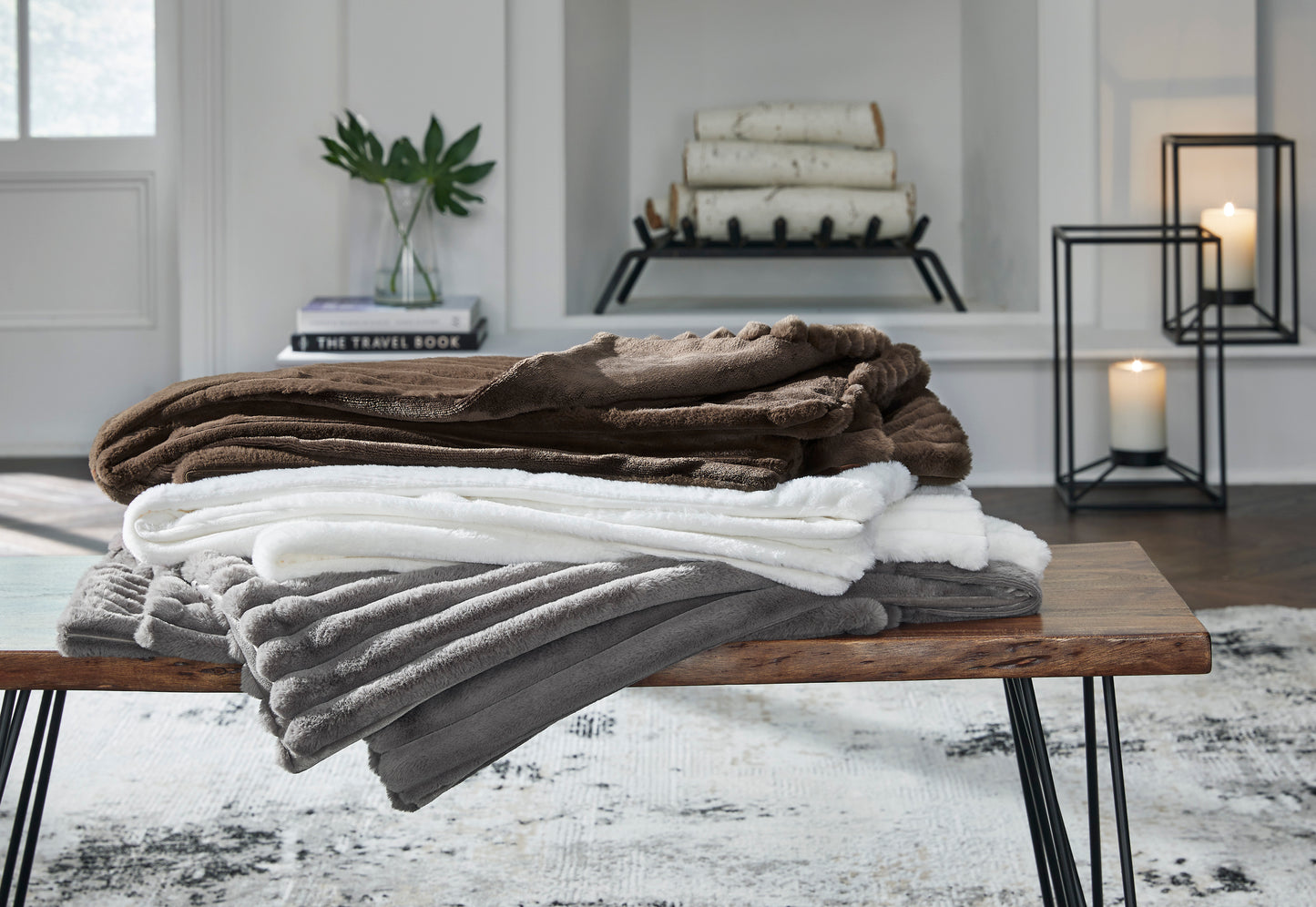 Alsonwell Throw; White