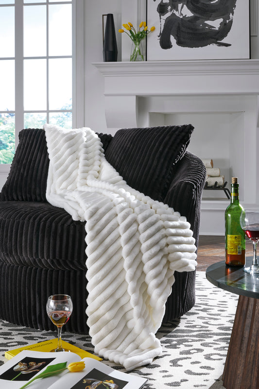 Alsonwell Throw; White