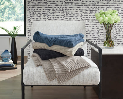Gayelery Throw; Black
