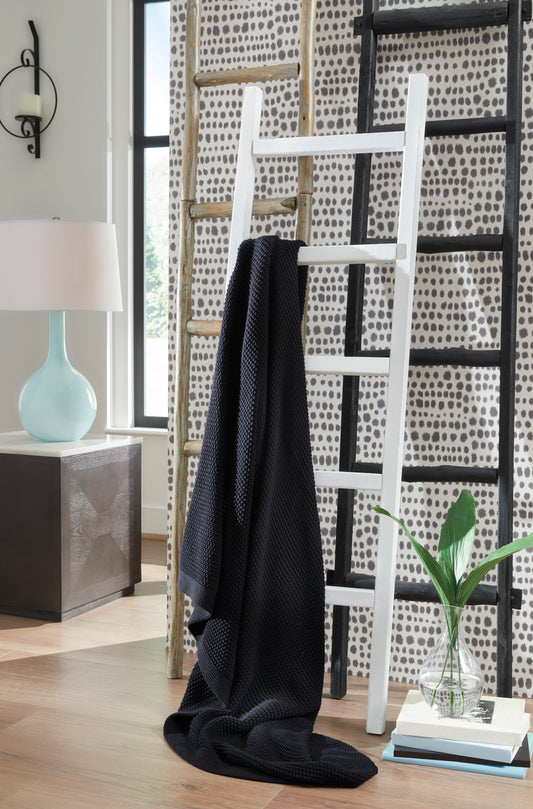 Gayelery Throw; Black