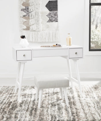 Thadamere Vanity with Stool; White