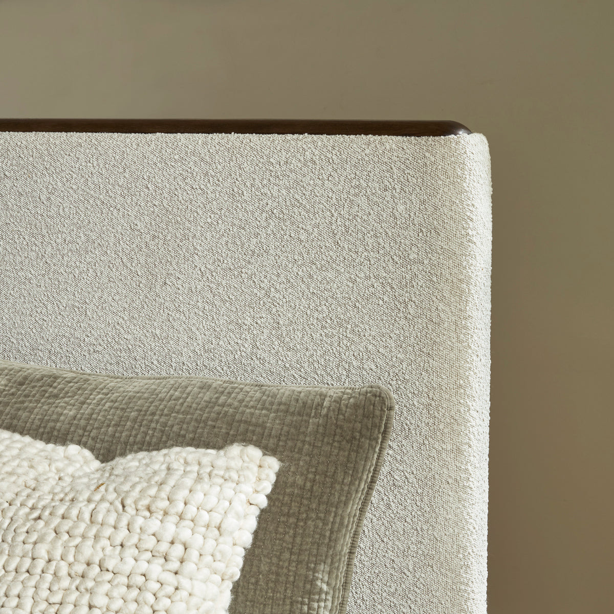 Darimore Queen Upholstered Panel Bed