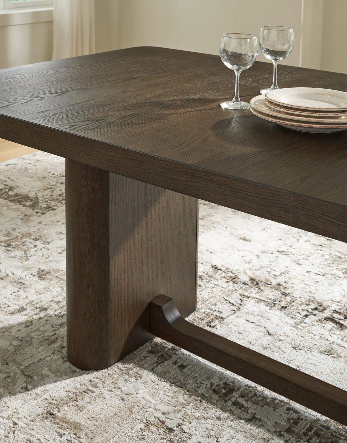 Darimore Rectangular Dining Room Table and 6 Chairs