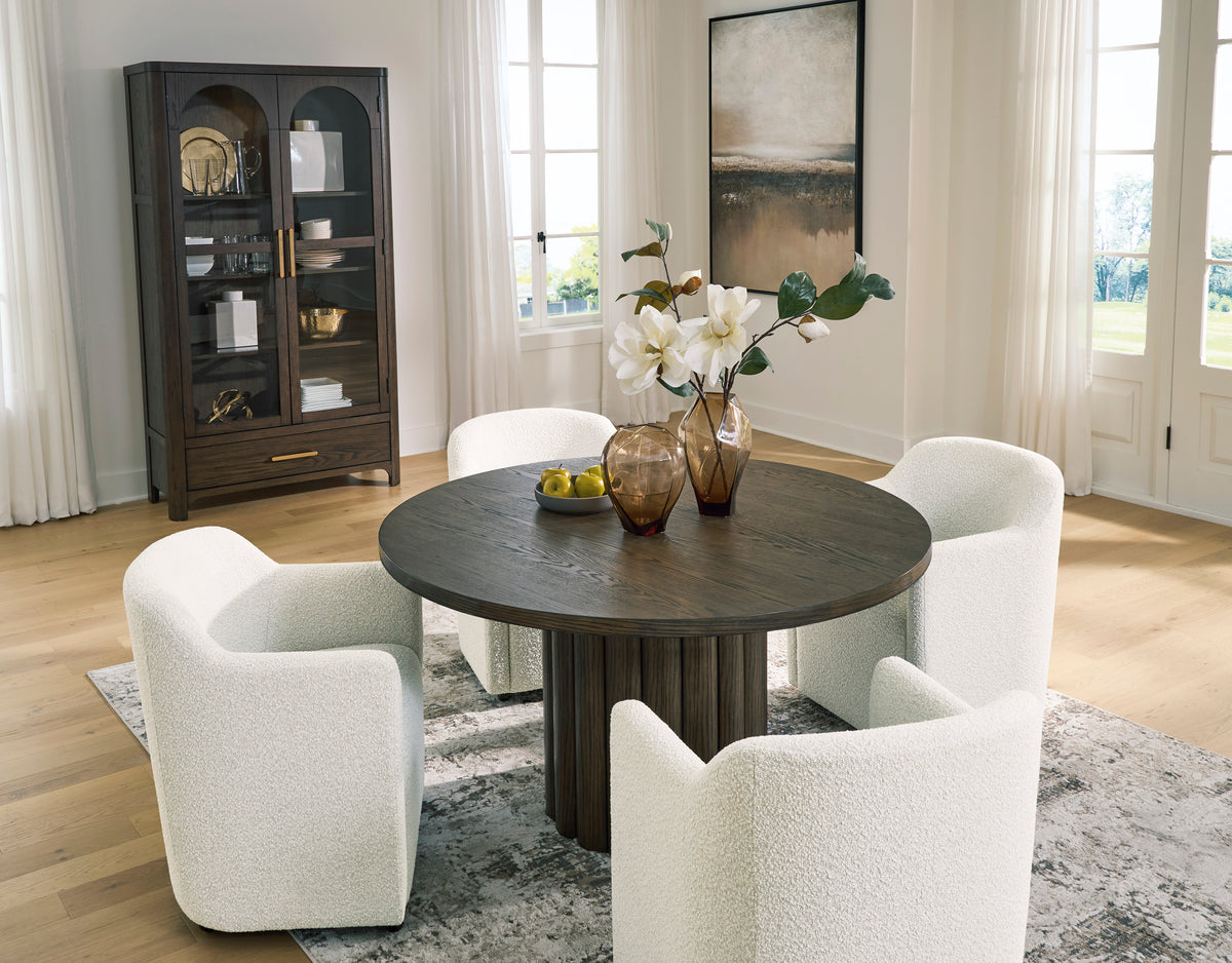 Darimore Round Dining Room Table and 4 Chairs