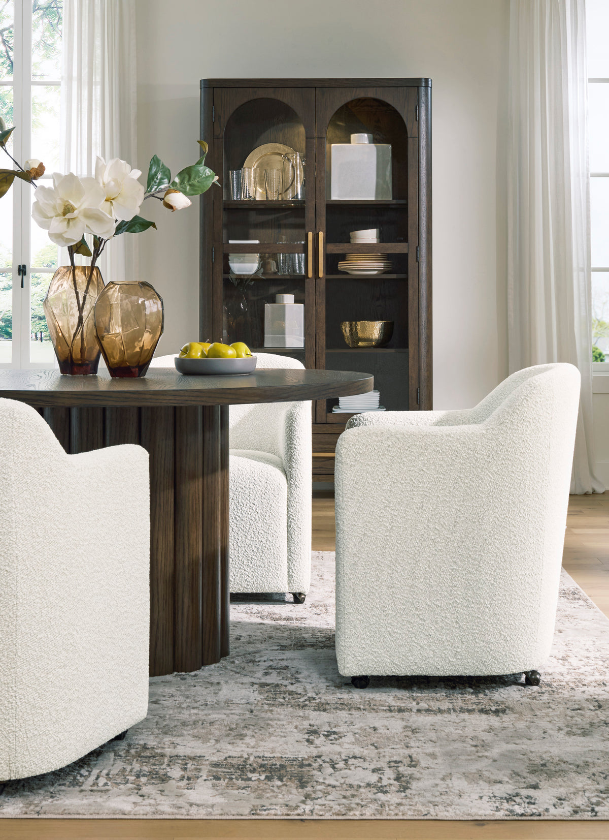 Darimore Round Dining Room Table and 4 Chairs