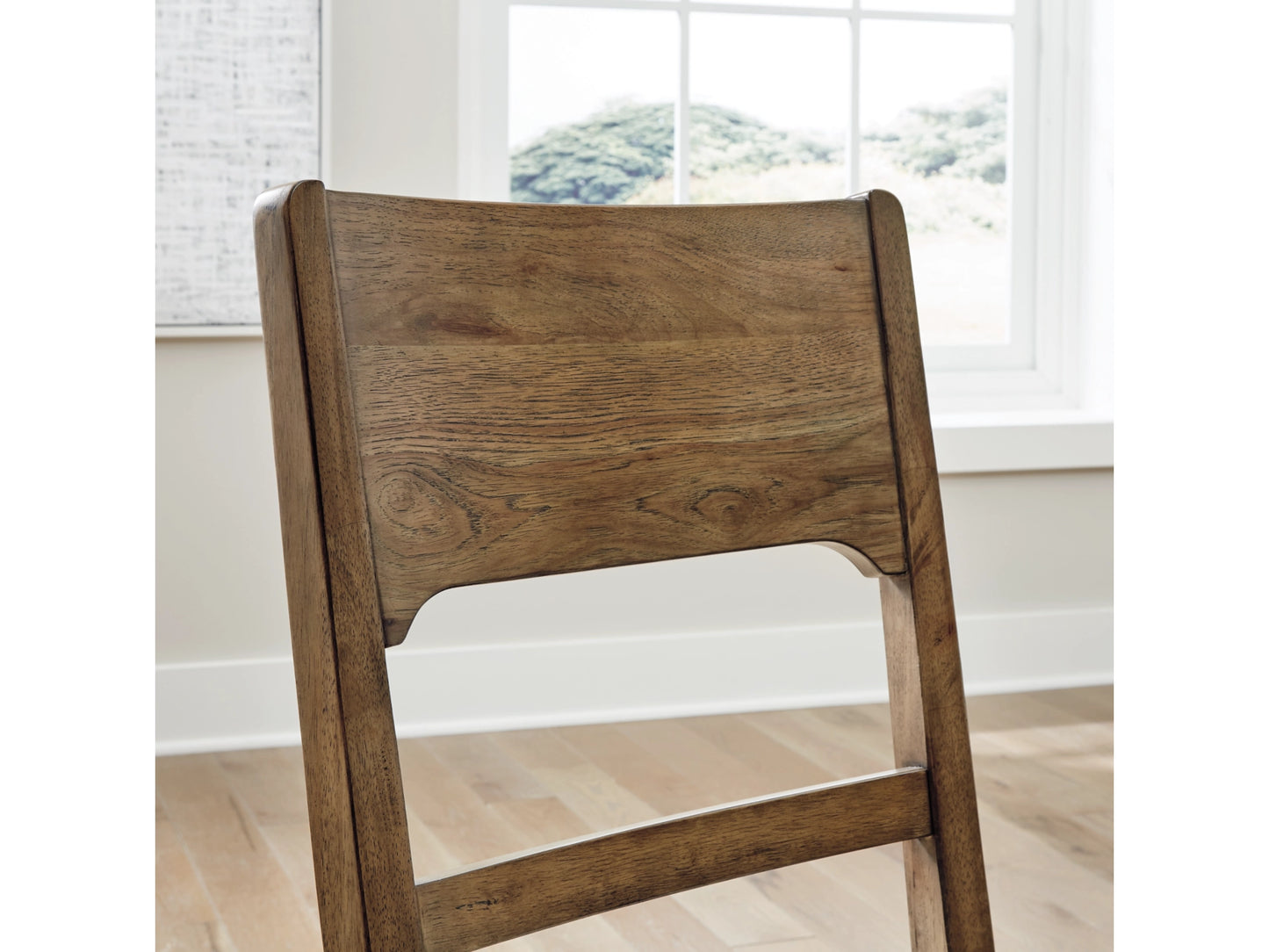 Cabalynn Dining Table With 8 Chairs